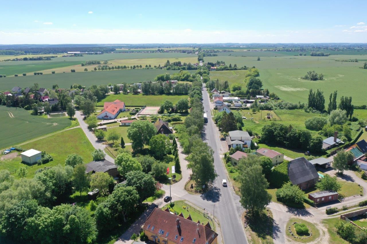 Luftbildaufnahme entlang der Bundesstraße