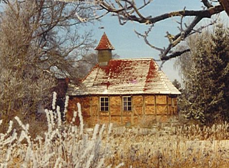 Fachwerkkapelle aus dem Jahr 1681 im Winter